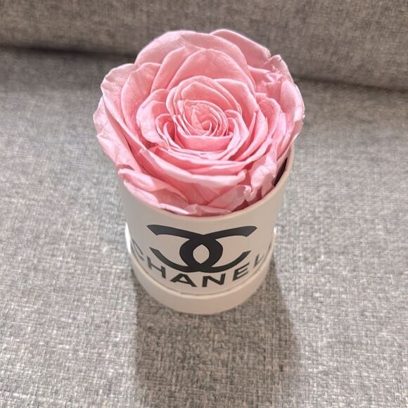 CHANEL White Eternal Rose Floral Accent - Picture 4 of 7